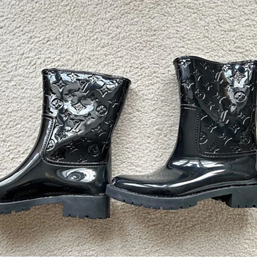 LV black womens rain boots - Picture 2 of 6